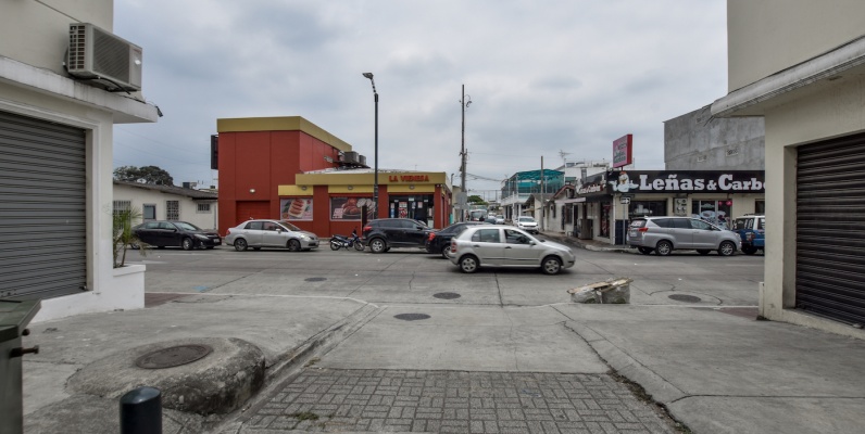 GeoBienes - Casa de 2 plantas en venta ubicada en la Alborada - Plusvalia Guayaquil Casas de venta y alquiler Inmobiliaria Ecuador