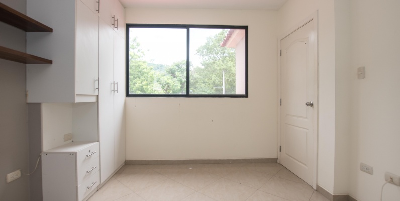 Casa de 4 habitaciones en venta urbanización Portal al Sol, vía a la Costa GeoBienes - Casa de 4 habitaciones en venta urbanización Portal al Sol, vía a la Costa - Plusvalia Guayaquil Casas de venta y alquiler Inmobiliaria Ecuador