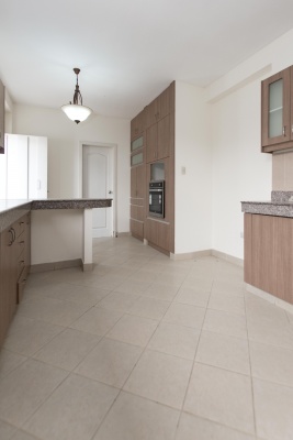 Casa de 4 habitaciones en venta urbanización Portal al Sol, vía a la Costa GeoBienes - Casa de 4 habitaciones en venta urbanización Portal al Sol, vía a la Costa - Plusvalia Guayaquil Casas de venta y alquiler Inmobiliaria Ecuador