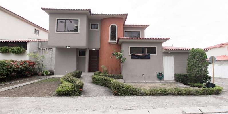 Casa de 4 habitaciones en venta urbanización Portal al Sol, vía a la Costa GeoBienes - Casa de 4 habitaciones en venta urbanización Portal al Sol, vía a la Costa - Plusvalia Guayaquil Casas de venta y alquiler Inmobiliaria Ecuador