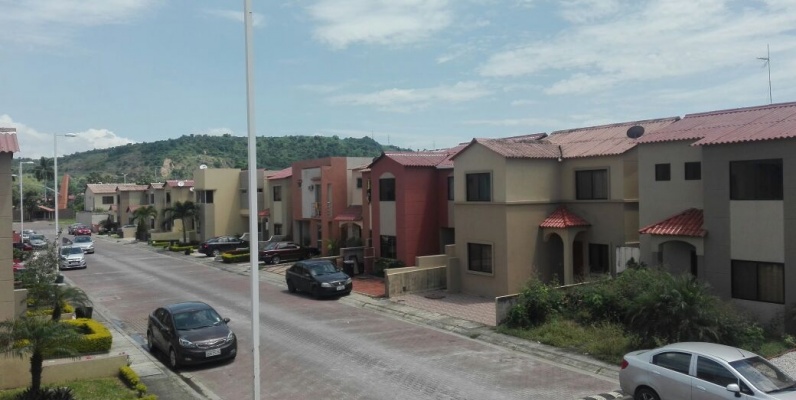 Casa de alquiler en Villa Club, etapa Galaxia GeoBienes - Casa de alquiler en Villa Club, etapa Galaxia - Plusvalia Guayaquil Casas de venta y alquiler Inmobiliaria Ecuador
