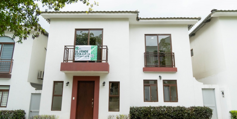 GeoBienes - Casa de dos plantas en venta en Urbanización Villas del Bosque, vía a la Costa - Plusvalia Guayaquil Casas de venta y alquiler Inmobiliaria Ecuador