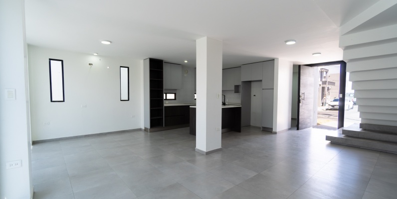 Casa de estreno en venta en Urbanización San Antonio, vía Samborondón GeoBienes - Casa de estreno en venta en Urbanización San Antonio, vía Samborondón - Plusvalia Guayaquil Casas de venta y alquiler Inmobiliaria Ecuador