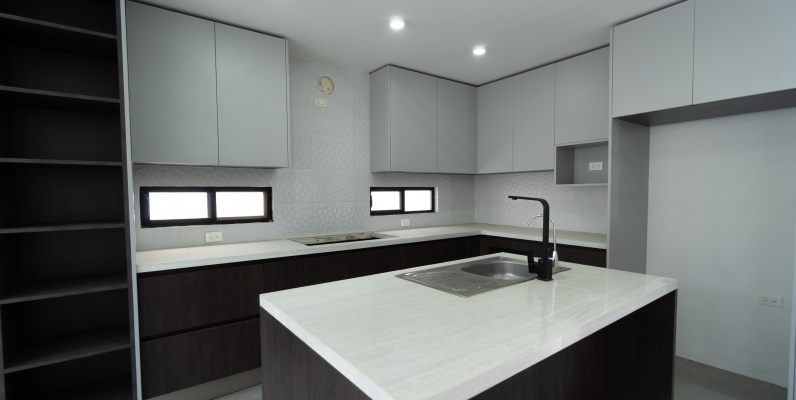 Casa de estreno en venta en Urbanización San Antonio, vía Samborondón GeoBienes - Casa de estreno en venta en Urbanización San Antonio, vía Samborondón - Plusvalia Guayaquil Casas de venta y alquiler Inmobiliaria Ecuador