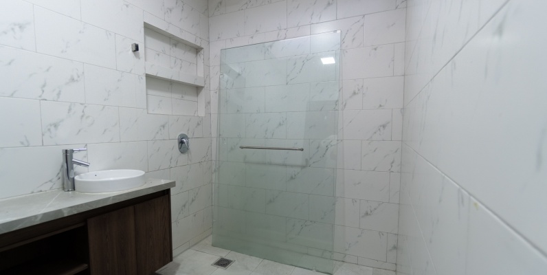 Casa de estreno en venta en Urbanización San Antonio, vía Samborondón GeoBienes - Casa de estreno en venta en Urbanización San Antonio, vía Samborondón - Plusvalia Guayaquil Casas de venta y alquiler Inmobiliaria Ecuador