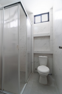 Casa de estreno en venta en Urbanización San Antonio, vía Samborondón GeoBienes - Casa de estreno en venta en Urbanización San Antonio, vía Samborondón - Plusvalia Guayaquil Casas de venta y alquiler Inmobiliaria Ecuador