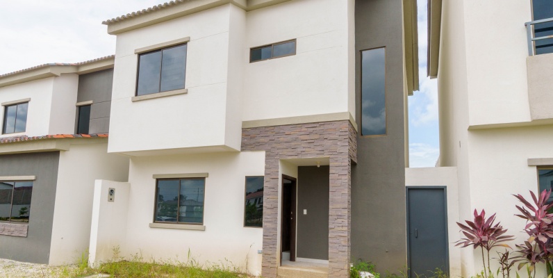 Casa de estreno en venta ubicado en Urbanización Costalmar II, Vía a la Costa GeoBienes - Casa de estreno en venta ubicado en Urbanización Costalmar II, Vía a la Costa - Plusvalia Guayaquil Casas de venta y alquiler Inmobiliaria Ecuador
