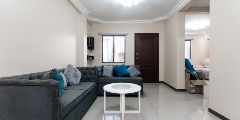 Casa de tres dormitorios en venta ubicada en la Urbanización La Joya GeoBienes - Casa de tres dormitorios en venta ubicada en la Urbanización La Joya - Plusvalia Guayaquil Casas de venta y alquiler Inmobiliaria Ecuador