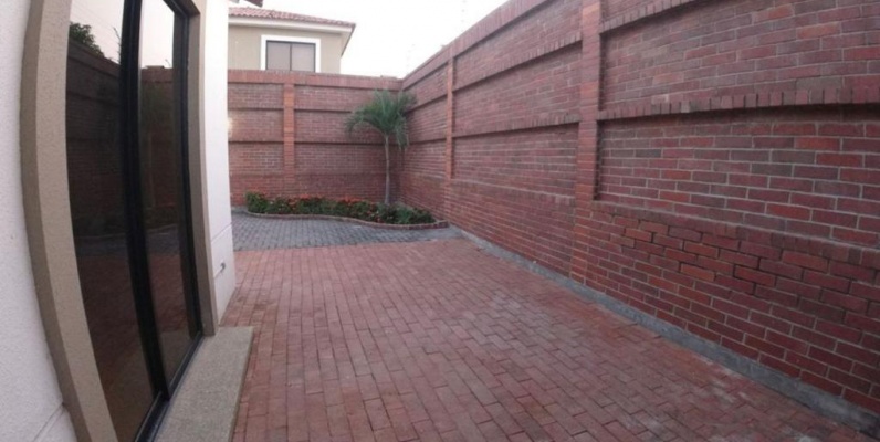 Casa de una planta en alquiler ubicado en Ciudad Celeste, Etapa Península GeoBienes - Casa de una planta en alquiler ubicado en Ciudad Celeste, Etapa Península - Plusvalia Guayaquil Casas de venta y alquiler Inmobiliaria Ecuador
