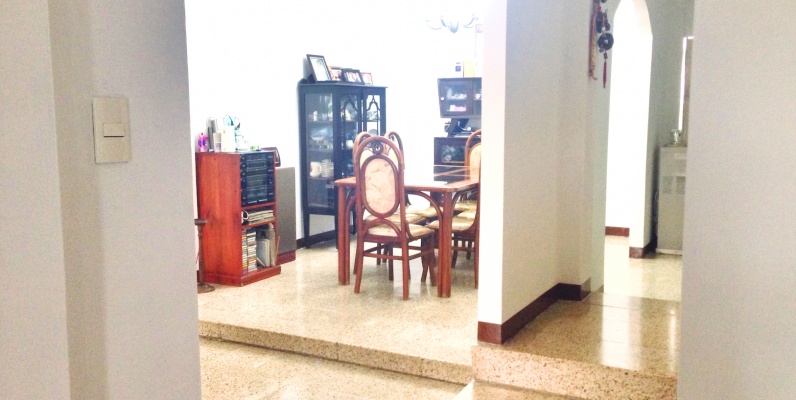 Casa de venta en el norte de Guayaquil. Sector Riocentro norte GeoBienes - Casa de venta en el norte de Guayaquil. Sector Riocentro norte - Plusvalia Guayaquil Casas de venta y alquiler Inmobiliaria Ecuador