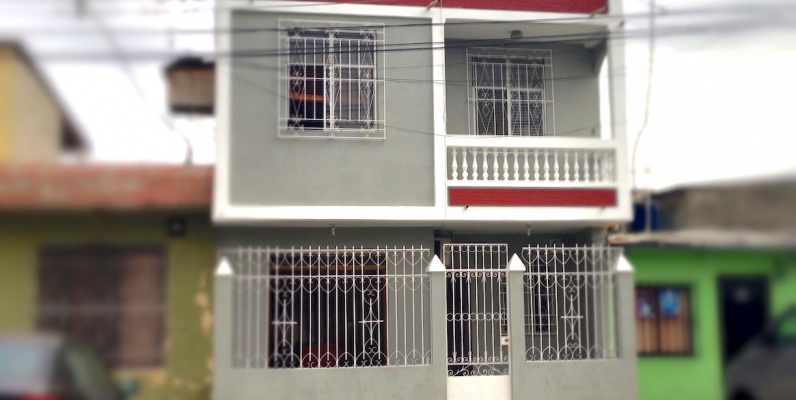 Casa de venta en el norte de Guayaquil. Sector Riocentro norte GeoBienes - Casa de venta en el norte de Guayaquil. Sector Riocentro norte - Plusvalia Guayaquil Casas de venta y alquiler Inmobiliaria Ecuador