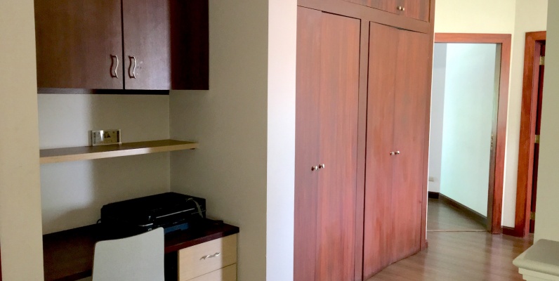 Casa de venta en Samborondón. Km. 5.5 oportunidad GeoBienes - Casa de venta en el Km 5.5 vía Samborondón. Exclusiva Urbanización - Plusvalia Guayaquil Casas de venta y alquiler Inmobiliaria Ecuador