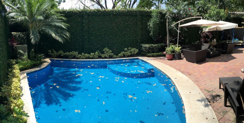 Casa de venta en Samborondón. Km. 5.5 oportunidad GeoBienes - Casa de venta en el Km 5.5 vía Samborondón. Exclusiva Urbanización - Plusvalia Guayaquil Casas de venta y alquiler Inmobiliaria Ecuador