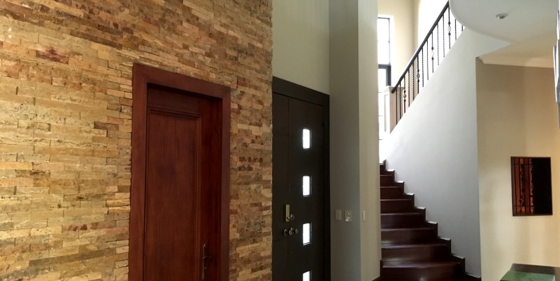 Casa de venta en Samborondón. Km. 5.5 oportunidad GeoBienes - Casa de venta en el Km 5.5 vía Samborondón. Exclusiva Urbanización - Plusvalia Guayaquil Casas de venta y alquiler Inmobiliaria Ecuador