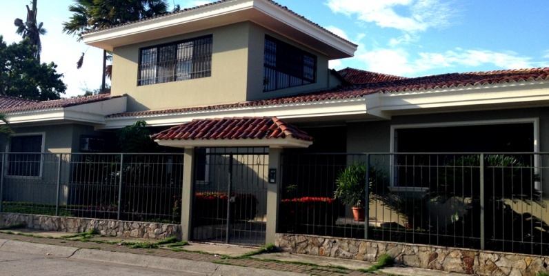 Casa en alquiler en La Puntilla, Samborondón. 100% remodelada. GeoBienes - Casa en alquiler en La Puntilla, Samborondón. 100% remodelada. - Plusvalia Guayaquil Casas de venta y alquiler Inmobiliaria Ecuador