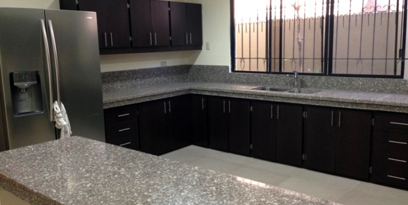 Casa en alquiler en La Puntilla, Samborondón. 100% remodelada. GeoBienes - Casa en alquiler en La Puntilla, Samborondón. 100% remodelada. - Plusvalia Guayaquil Casas de venta y alquiler Inmobiliaria Ecuador