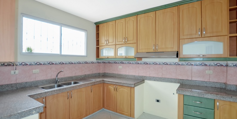 GeoBienes - Casa en alquiler en Portal al Sol Vía a la Costa Guayaquil - Plusvalia Guayaquil Casas de venta y alquiler Inmobiliaria Ecuador