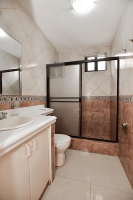 Casa en alquiler en Urb. Camino del Río, Vía Samborondón km3 GeoBienes - Casa en alquiler en Urb. Camino del Río, Vía Samborondón km3 - Plusvalia Guayaquil Casas de venta y alquiler Inmobiliaria Ecuador