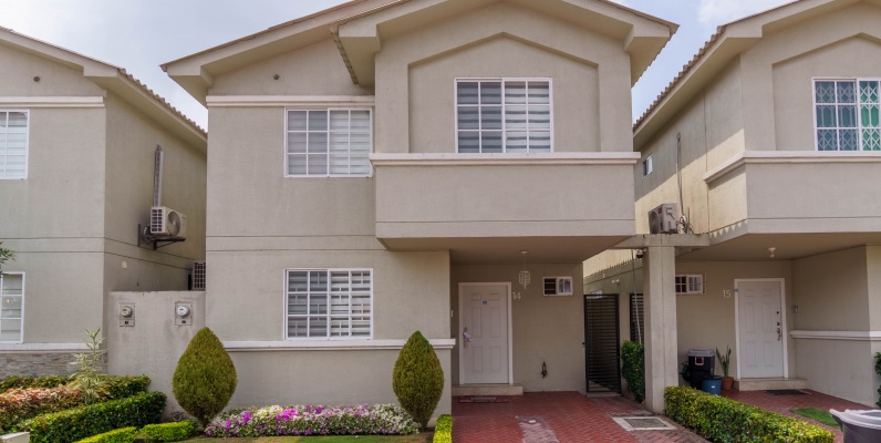 Casa en venta en Urb. Casa Laguna, etapa Paradisa GeoBienes - Casa en venta en Urb. Casa Laguna, Etapa Paradisa - Plusvalia Guayaquil Casas de venta y alquiler Inmobiliaria Ecuador