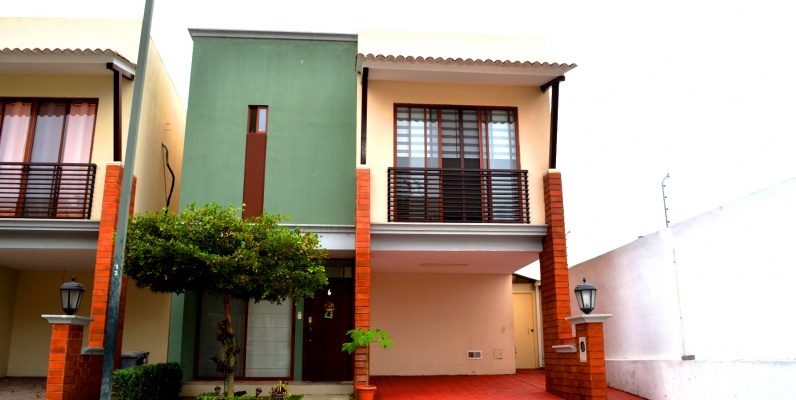 GeoBienes - Casa en Alquiler en urbanización Bali via samborondon  - Plusvalia Guayaquil Casas de venta y alquiler Inmobiliaria Ecuador