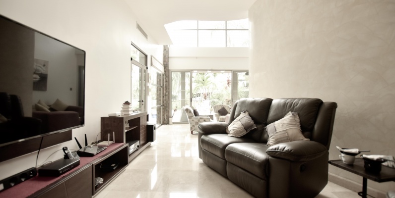 Casa en alquiler en urbanización Laguna del Sol, Samborondón GeoBienes - Casa en alquiler en urbanización Laguna del Sol, Samborondón - Plusvalia Guayaquil Casas de venta y alquiler Inmobiliaria Ecuador