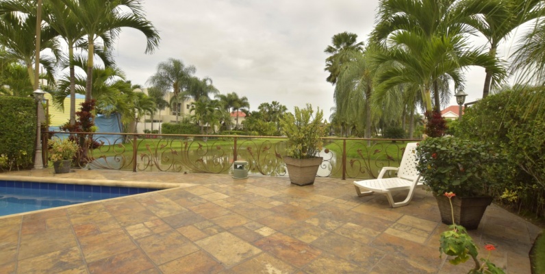GeoBienes - Casa en alquiler en urbanización Laguna del Sol, Samborondón - Plusvalia Guayaquil Casas de venta y alquiler Inmobiliaria Ecuador