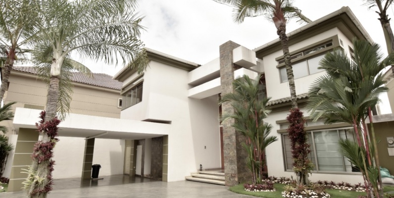 GeoBienes - Casa en alquiler en urbanización Laguna del Sol, Samborondón - Plusvalia Guayaquil Casas de venta y alquiler Inmobiliaria Ecuador