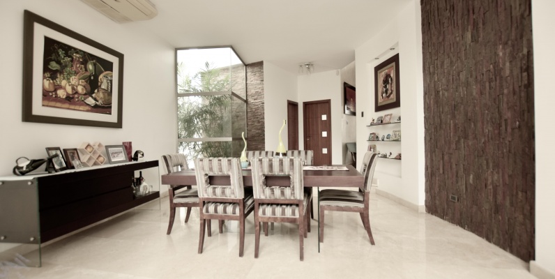 Casa en alquiler en urbanización Laguna del Sol, Samborondón GeoBienes - Casa en alquiler en urbanización Laguna del Sol, Samborondón - Plusvalia Guayaquil Casas de venta y alquiler Inmobiliaria Ecuador