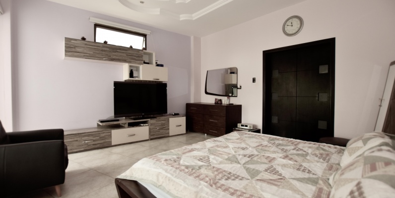 Casa en alquiler en urbanización Laguna del Sol, Samborondón GeoBienes - Casa en alquiler en urbanización Laguna del Sol, Samborondón - Plusvalia Guayaquil Casas de venta y alquiler Inmobiliaria Ecuador