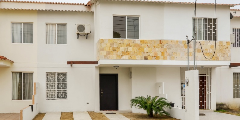 Casa en alquiler en Urbanización Málaga II sector Vía Salitre GeoBienes - Casa en alquiler en Urbanización Málaga II sector Vía Salitre - Plusvalia Guayaquil Casas de venta y alquiler Inmobiliaria Ecuador
