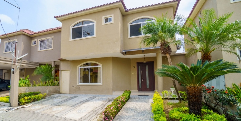 Casa en alquiler en Urbanización Portal al Sol, Vía a la Costa GeoBienes - Casa en alquiler en Urbanización Portal al Sol, Vía a la Costa - Plusvalia Guayaquil Casas de venta y alquiler Inmobiliaria Ecuador