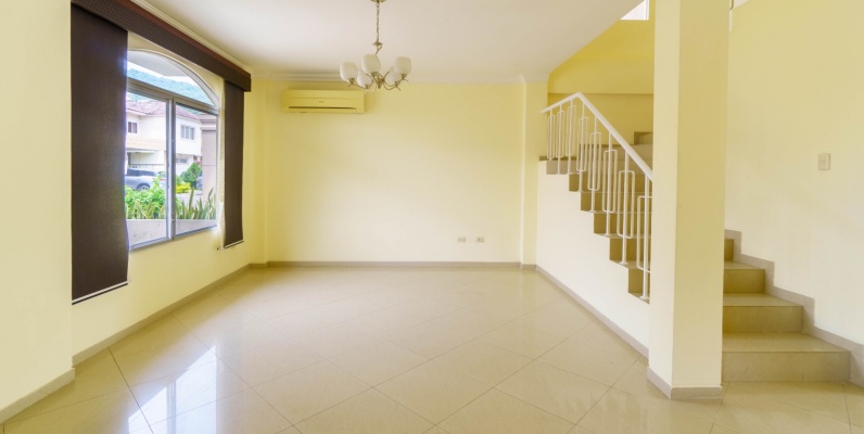 Casa en alquiler en Urbanización Portal al Sol, Vía a la Costa GeoBienes - Casa en alquiler en Urbanización Portal al Sol, Vía a la Costa - Plusvalia Guayaquil Casas de venta y alquiler Inmobiliaria Ecuador