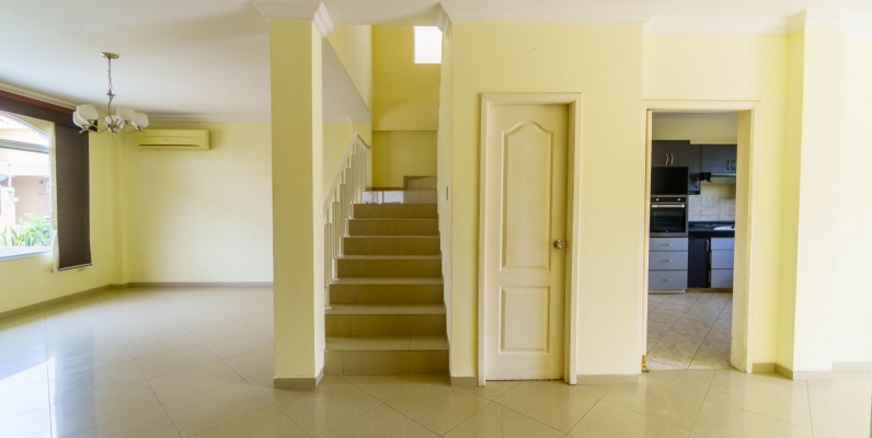 Casa en alquiler en Urbanización Portal al Sol, Vía a la Costa GeoBienes - Casa en alquiler en Urbanización Portal al Sol, Vía a la Costa - Plusvalia Guayaquil Casas de venta y alquiler Inmobiliaria Ecuador
