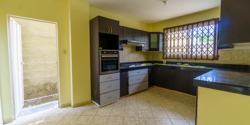 Casa en alquiler en Urbanización Portal al Sol, Vía a la Costa GeoBienes - Casa en alquiler en Urbanización Portal al Sol, Vía a la Costa - Plusvalia Guayaquil Casas de venta y alquiler Inmobiliaria Ecuador
