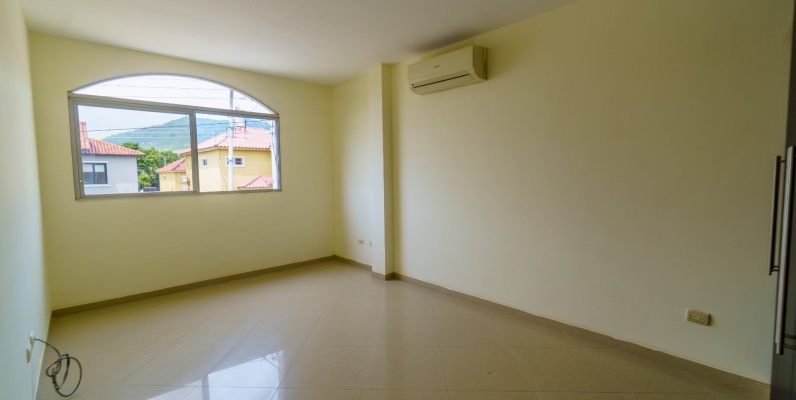 Casa en alquiler en Urbanización Portal al Sol, Vía a la Costa GeoBienes - Casa en alquiler en Urbanización Portal al Sol, Vía a la Costa - Plusvalia Guayaquil Casas de venta y alquiler Inmobiliaria Ecuador