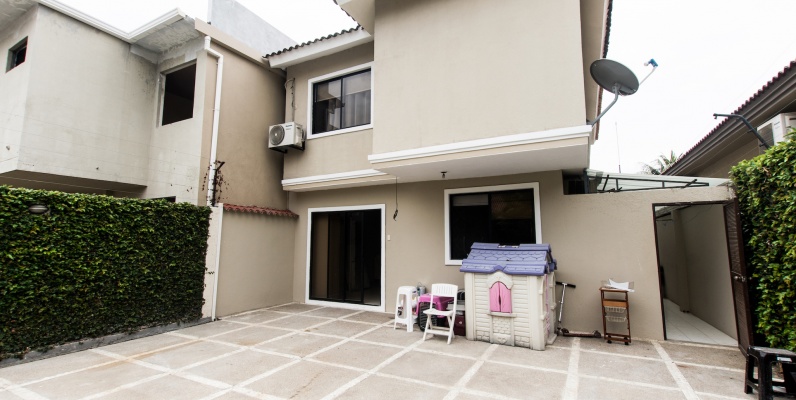 Casa en alquiler en Urbanización Portofino, Vía a la Costa GeoBienes - Casa en alquiler en Urbanización Portofino, Vía a la Costa - Plusvalia Guayaquil Casas de venta y alquiler Inmobiliaria Ecuador