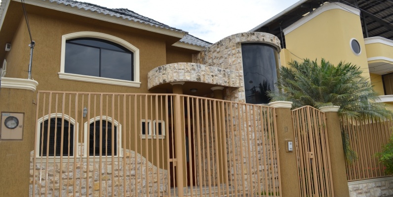 Casa en alquiler en urbanización Puerto Azul Via a la costa GeoBienes - Casa en alquiler en urbanización Puerto Azul Via a la costa - Plusvalia Guayaquil Casas de venta y alquiler Inmobiliaria Ecuador