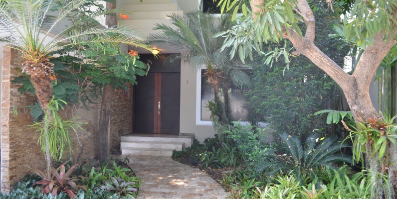 Casa en alquiler en urbanización Rio Grande - Samborondon GeoBienes - Casa en alquiler en urbanización Rio Grande - Samborondon - Plusvalia Guayaquil Casas de venta y alquiler Inmobiliaria Ecuador