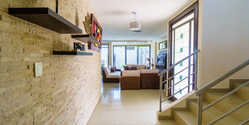 Casa en alquiler en Urbanización San Sebastián, Vía la Aurora GeoBienes - Casa en alquiler en Urbanización San Sebastián, Vía la Aurora - Plusvalia Guayaquil Casas de venta y alquiler Inmobiliaria Ecuador