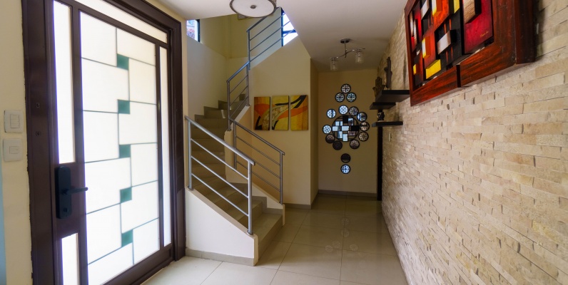 Casa en alquiler en Urbanización San Sebastián, Vía la Aurora GeoBienes - Casa en alquiler en Urbanización San Sebastián, Vía la Aurora - Plusvalia Guayaquil Casas de venta y alquiler Inmobiliaria Ecuador