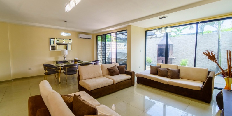 Casa en alquiler en Urbanización San Sebastián, Vía la Aurora GeoBienes - Casa en alquiler en Urbanización San Sebastián, Vía la Aurora - Plusvalia Guayaquil Casas de venta y alquiler Inmobiliaria Ecuador