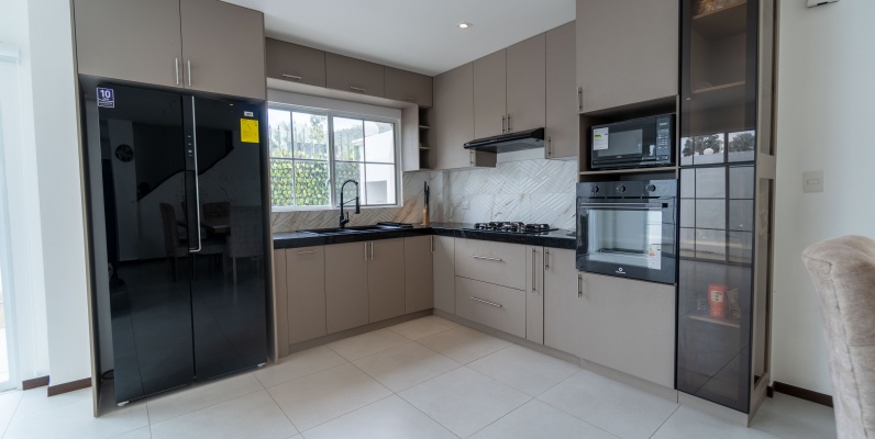 Casa en alquiler en Urbanización Terranostra, Vía a la Costa GeoBienes - Casa en alquiler en Urbanización Terranostra, Vía a la Costa - Plusvalia Guayaquil Casas de venta y alquiler Inmobiliaria Ecuador