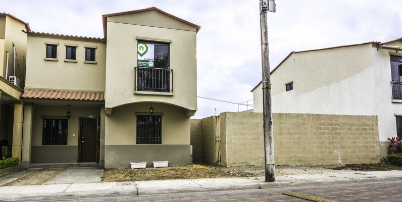 GeoBienes - Casa en alquiler en Urbanización Veranda norte de Guayaquil - Plusvalia Guayaquil Casas de venta y alquiler Inmobiliaria Ecuador