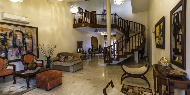 Casa en Alquiler en Urdesa, calle Cedros Norte de Guayaquil GeoBienes - Casa en Alquiler en Urdesa, calle Cedros Norte de Guayaquil - Plusvalia Guayaquil Casas de venta y alquiler Inmobiliaria Ecuador
