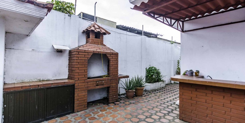 Casa en Alquiler en Urdesa, calle Cedros Norte de Guayaquil GeoBienes - Casa en Alquiler en Urdesa, calle Cedros Norte de Guayaquil - Plusvalia Guayaquil Casas de venta y alquiler Inmobiliaria Ecuador