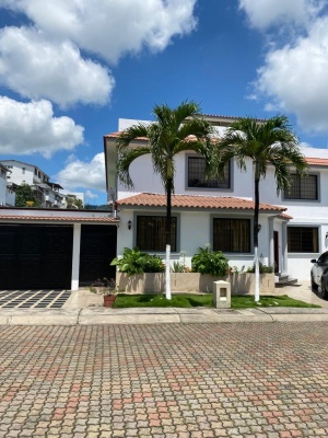 GeoBienes - Casa en alquiler ubicada en la Ciudadela Oasis, Ceibos  - Plusvalia Guayaquil Casas de venta y alquiler Inmobiliaria Ecuador