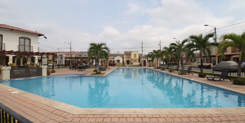 Casa en alquiler ubicada en la Urbanización La Rioja, Etapa Almeria GeoBienes - Casa en alquiler ubicada en la Urbanización La Rioja, Etapa Almeria - Plusvalia Guayaquil Casas de venta y alquiler Inmobiliaria Ecuador