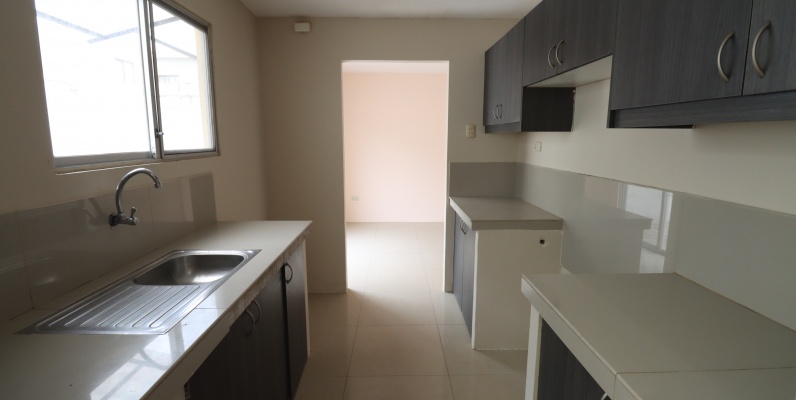 Casa en alquiler ubicada en la Urbanización La Rioja, Etapa Almeria GeoBienes - Casa en alquiler ubicada en la Urbanización La Rioja, Etapa Almeria - Plusvalia Guayaquil Casas de venta y alquiler Inmobiliaria Ecuador