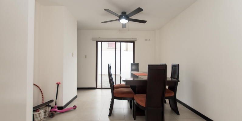 Casa en alquiler ubicada en la Urbanización La Rioja, Etapa Bolonia GeoBienes - Casa en alquiler ubicada en la Urbanización La Rioja, Etapa Bolonia - Plusvalia Guayaquil Casas de venta y alquiler Inmobiliaria Ecuador