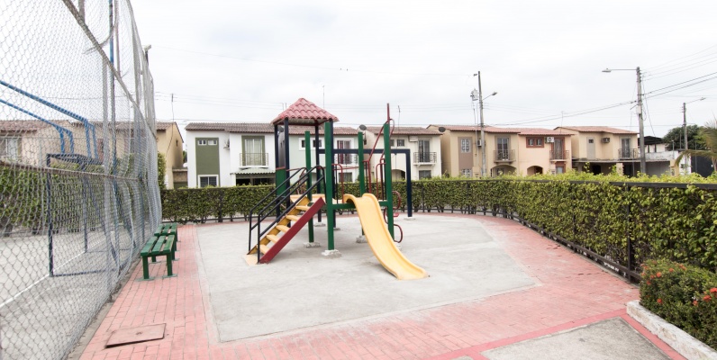 GeoBienes - Casa en alquiler ubicada en la Urbanización Metropolis II - Plusvalia Guayaquil Casas de venta y alquiler Inmobiliaria Ecuador